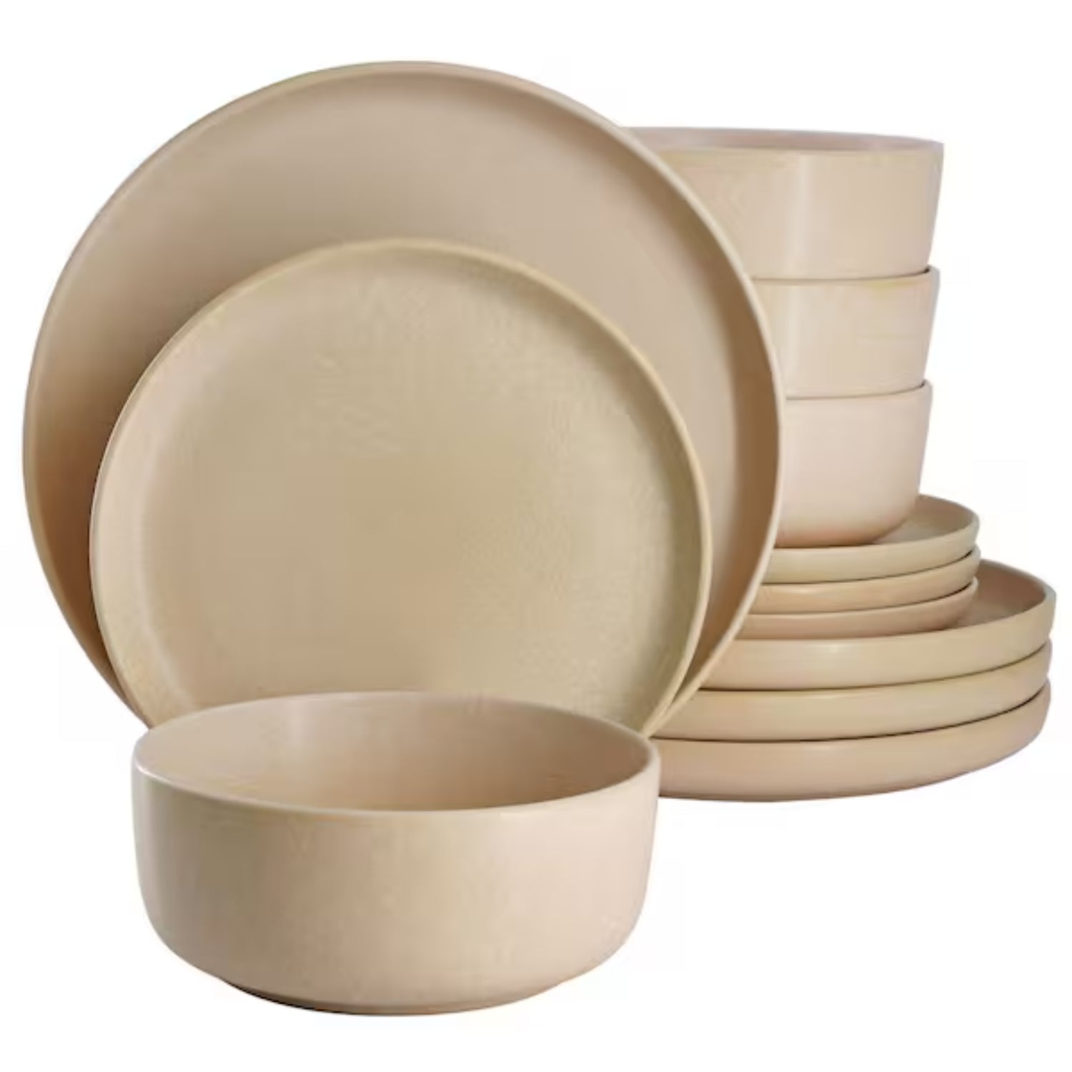 vajilla beige apilada, platos y cuencos en estilo moderno